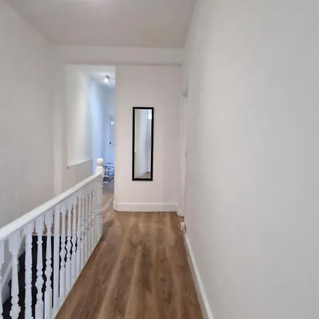 Holiday home 3 Bedrooms House With Parking
