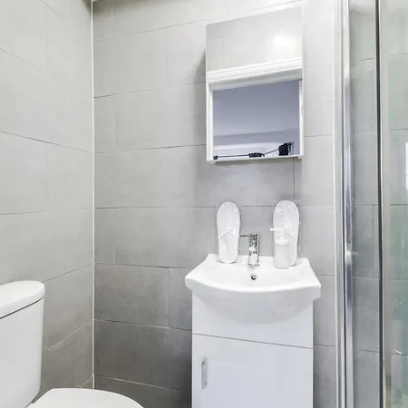 Apartment Monthly Gem - 1Bd, Sleeps 3, Close To Businesscenter, West End & Wembley Edgware