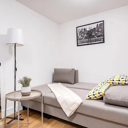 Apartment Work & Travel 1-bed With Garden & Parking Flat 3b