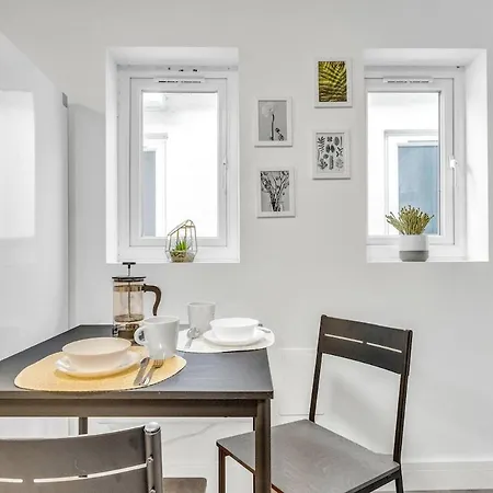 Work & Travel 1-bed With Garden & Parking Flat 3b *