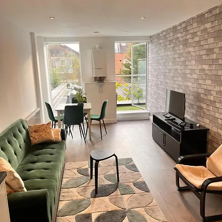 Free Parking,top Location, Shops *