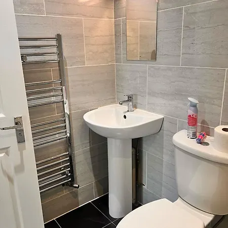 Apartment Free Parking,top Location, Shops Edgware