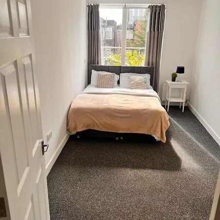 Free Parking,top Location, Shops Apartment