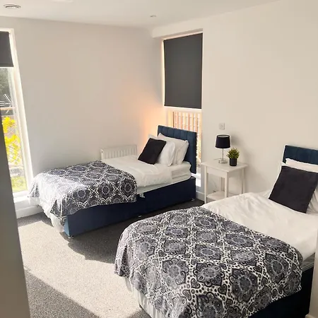 Free Parking,top Location, Shops Apartment Edgware