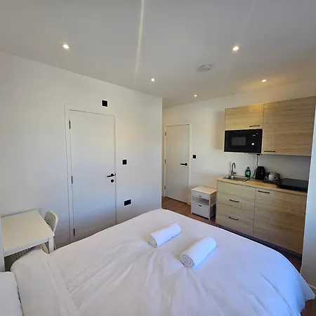 Starnest Shepherd's Bush Apartment London