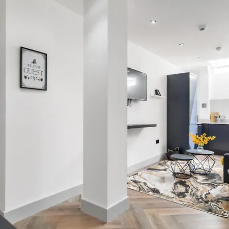 Modern Near Elizabeth Line Apartment