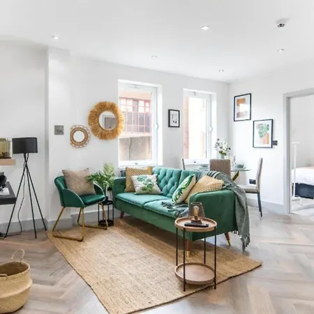 Modern Near Elizabeth Line Apartment *