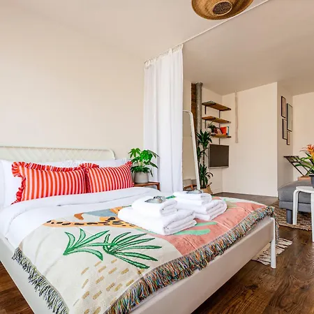 Dreamy Leytonstone 5 Min To Tube * London