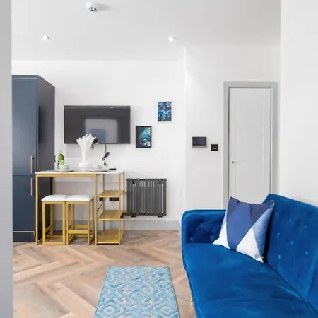 Apartment Modern Near Elizabeth Line