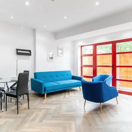 Modern Near Elizabeth Line * Romford