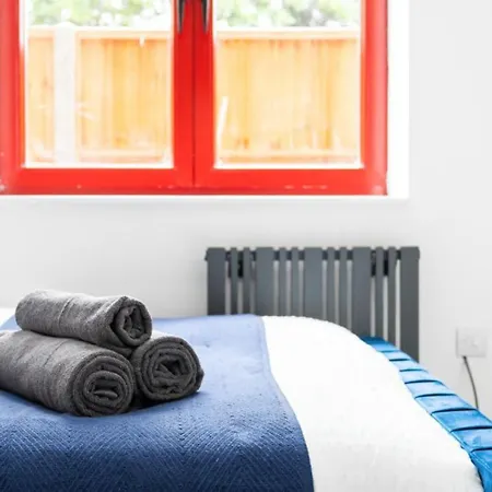Modern Near Elizabeth Line Apartment *
