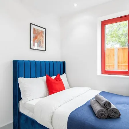 Modern Near Elizabeth Line *