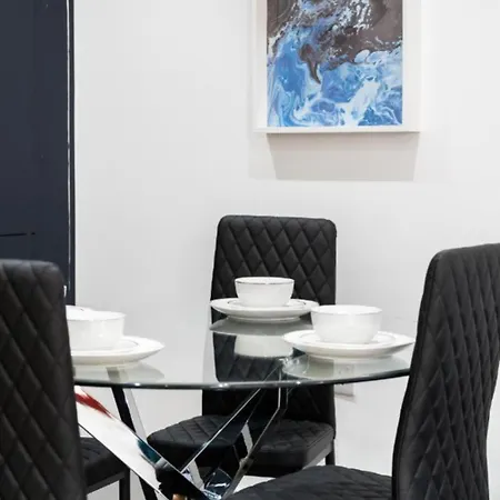 Modern Near Elizabeth Line Apartment *
