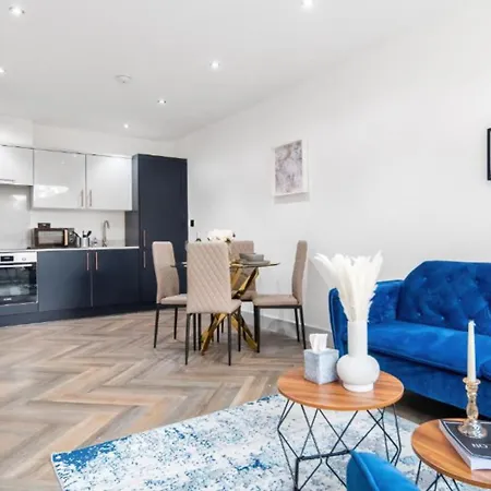 Modern Near Elizabeth Line Apartment *