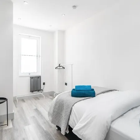 Apartment Modern Near Elizabeth Line