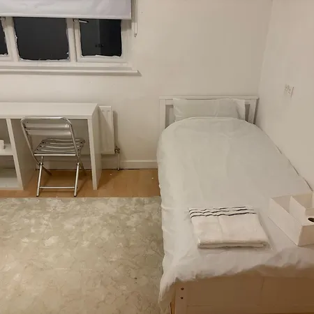 Amazing New Bed In New Cross Goldsmiths * Londen