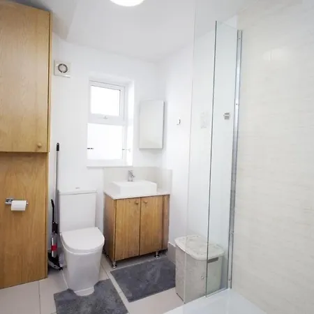Lovely 1-bedroom Flat In Near Blackhorse Rd *