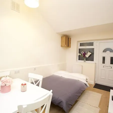 Lovely 1-bedroom Flat In Near Blackhorse Rd Apartment