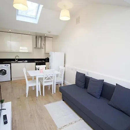 Apartment Lovely 1-bedroom Flat In Near Blackhorse Rd *