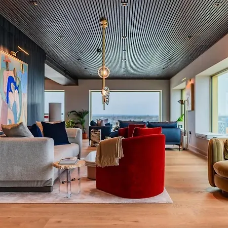 Luxury 1 Bed Riverside With Sky Lounge Apartment