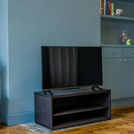 Elegant 1br With Garden Near Neasden Station Apartment *