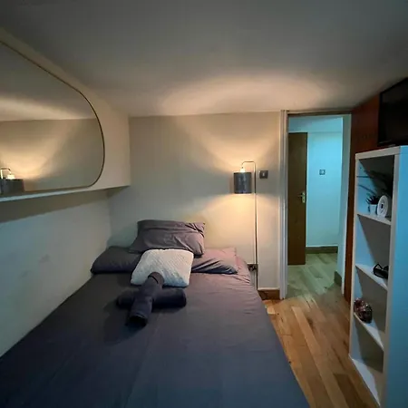 Electric Eve Apartment *