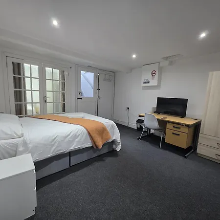 公寓 Spacious 3-bedroom Near Stratford, 1 Minute From Train Station *
