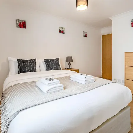 Sunny 1br Gem Near Canary Wharf With Parking *
