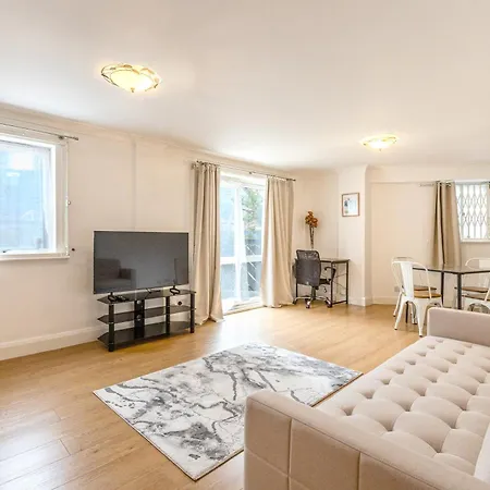 Sunny 1br Gem Near Canary Wharf With Parking Apartamento Londres