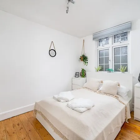 Charming Mews Flat Near Little Venice *