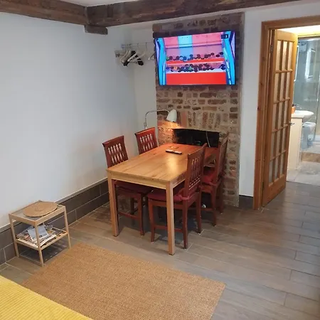 No 5 Apartment *