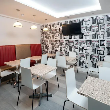 Oyo Bakers Victoria Hotel 3*