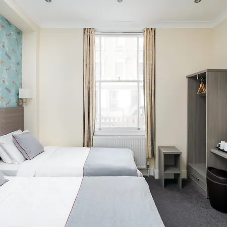 Hotel Oyo Bakers Victoria 3*