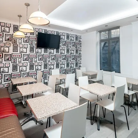 Oyo Bakers Victoria Hotel 3*