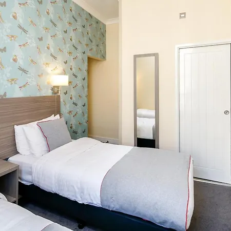 Hotel Oyo Bakers Victoria 3*