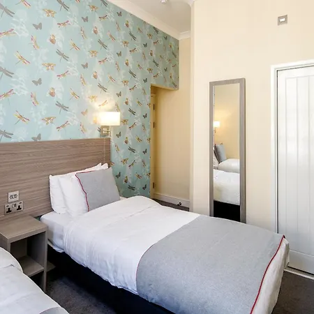 Hotel Oyo Bakers Victoria 3*