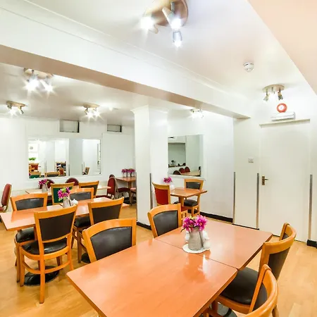 Oyo Townhouse New England, Victoria London