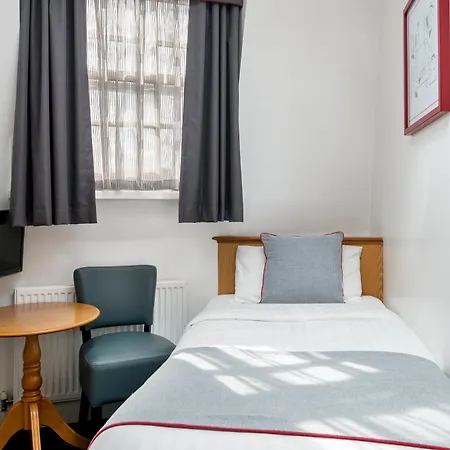 Oyo Townhouse New England, Victoria