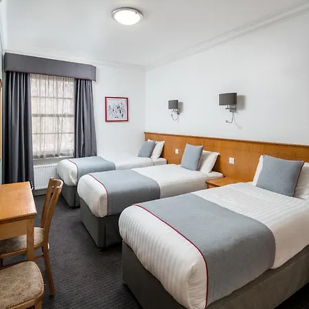 Oyo Townhouse New England, Victoria Hotell