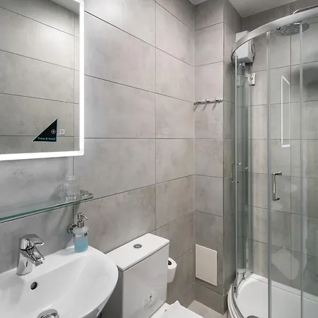 Oyo Townhouse New England, Victoria Hotell 3*