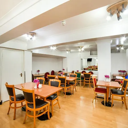 Oyo Townhouse New England, Victoria Hotell