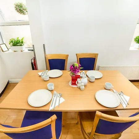 Oyo Townhouse New England, Victoria Hotell 3*