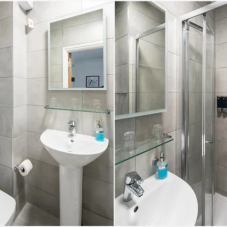 Oyo Townhouse New England, Victoria 3*