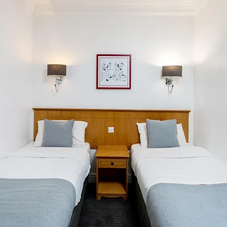 Oyo Townhouse New England, Victoria London
