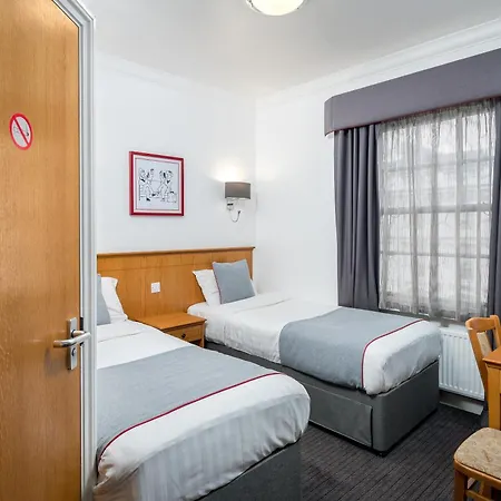 Oyo Townhouse New England, Victoria