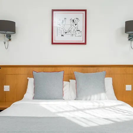 Oyo Townhouse New England, Victoria Hotell 3*