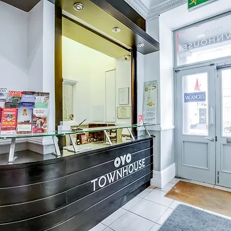 Oyo Townhouse New England, Victoria London