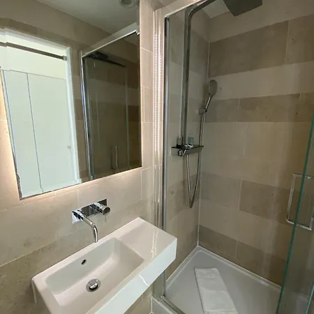 Nox Olympia 4* Londra