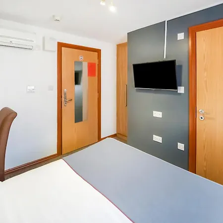 Arinza Hotel, London 3* Ilford