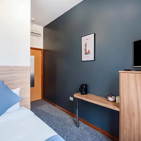 Arinza Hotel, London Ilford